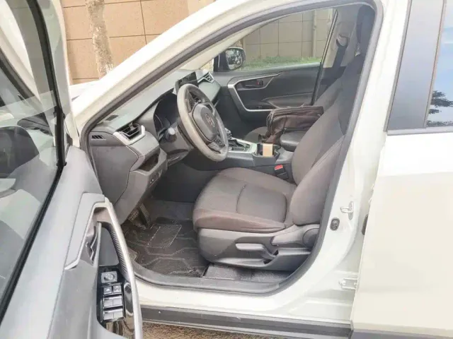 Toyota RAV4 — Фото автомобиля 8