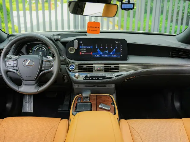 Lexus LS — Фото автомобиля 20