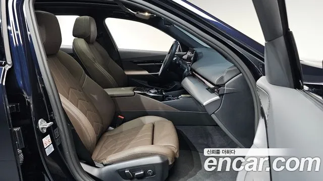 BMW 5-Series — Фото автомобиля 26