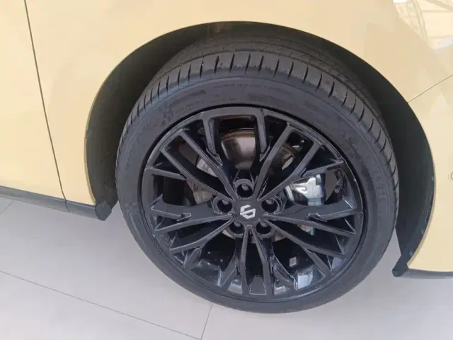 Leapmotor Lafa 5 — Фото автомобиля 6