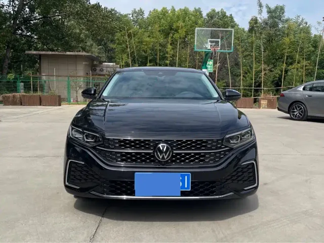 Volkswagen Passat — Фото автомобиля 2