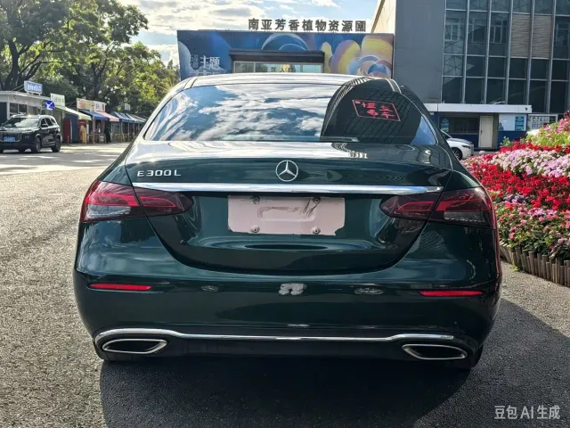 Mercedes-Benz E-Class — Фото автомобиля 4