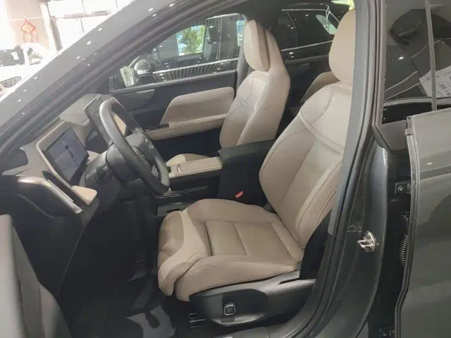 Volvo XC70 Plug-in Hybrid — Фото автомобиля 14