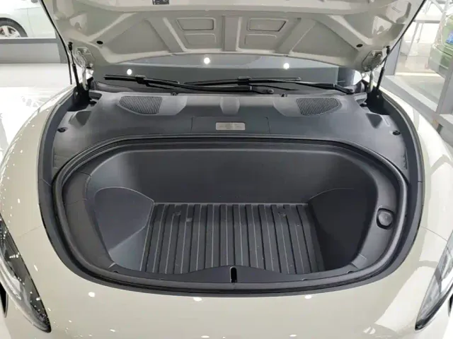 Xiaomi SU7 — Фото автомобиля 19