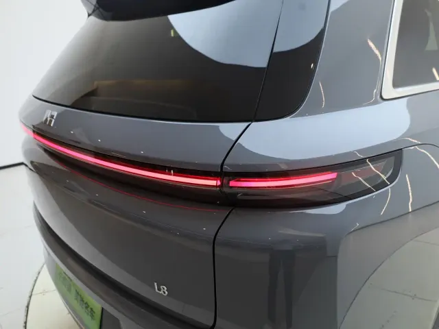 Li Auto L8 — Фото автомобиля 22