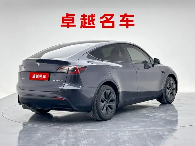 Tesla Model Y — Фото автомобиля 3