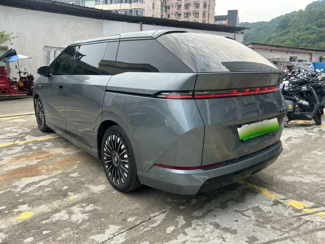 Xpeng X9 — Фото автомобиля 6