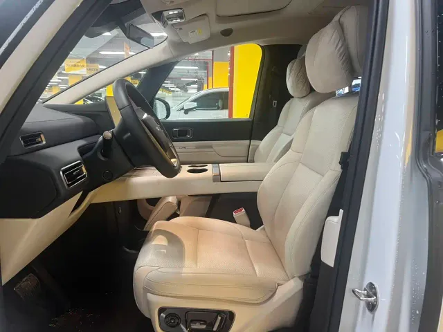 Li Auto MEGA — Фото автомобиля 5