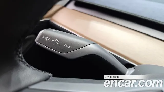 Tesla Model Y — Фото автомобиля 27