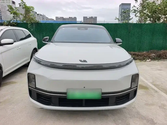 Li Auto L8 — Фото автомобиля 2