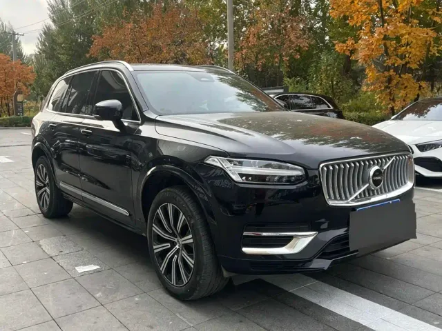 Volvo XC90 — Фото автомобиля 3