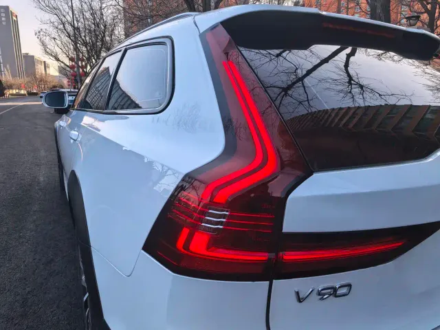 Volvo V90 — Фото автомобиля 8