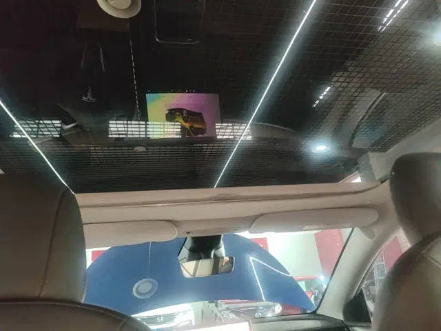 Tesla Model Y — Фото автомобиля 17