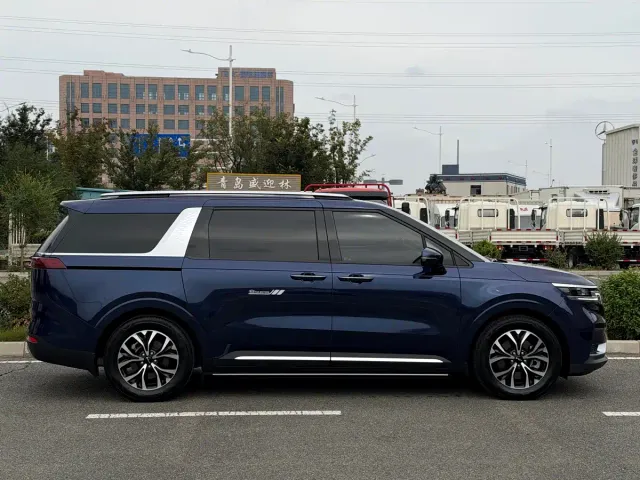 Kia Carnival — Фото автомобиля 4