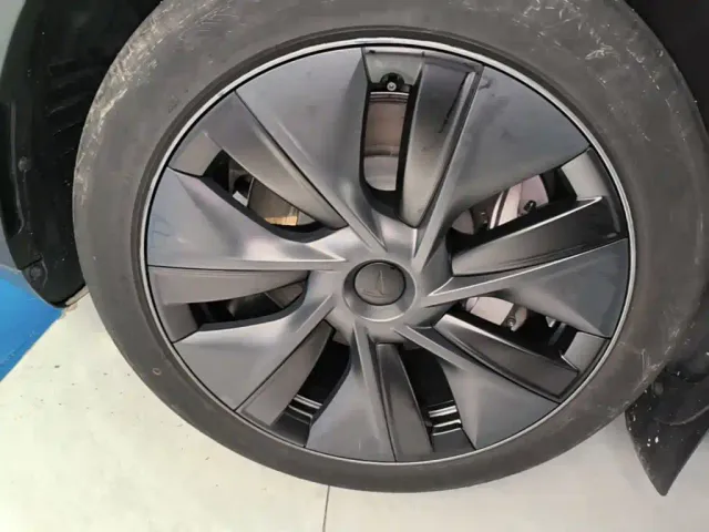 Tesla Model Y — Фото автомобиля 22