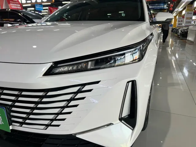 Changan Eado — Фото автомобиля 16