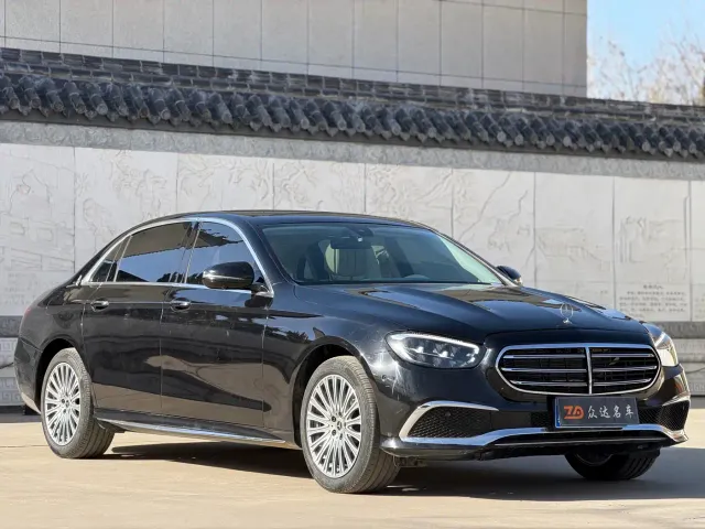 Mercedes-Benz E-Class — Фото автомобиля 3