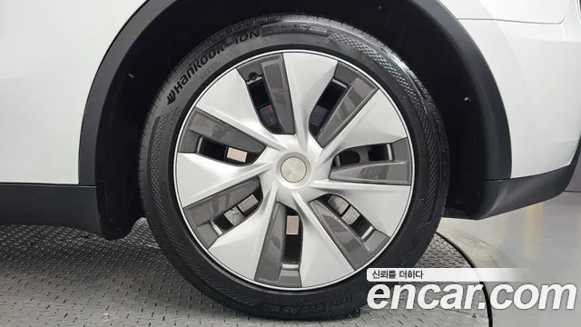 Tesla Model Y — Фото автомобиля 5