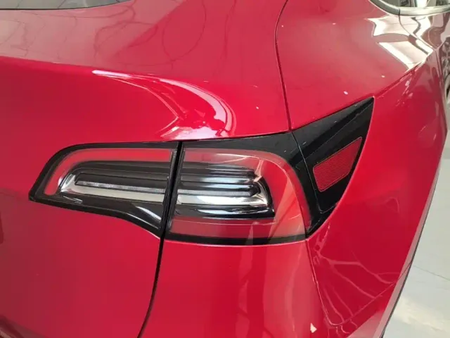 Tesla Model Y — Фото автомобиля 7