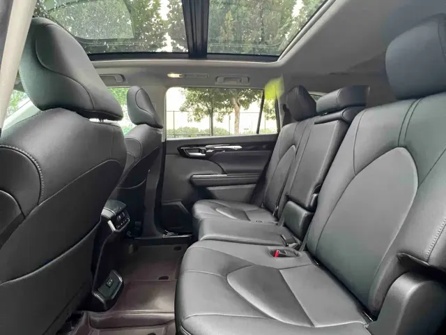 Toyota Highlander — Фото автомобиля 10