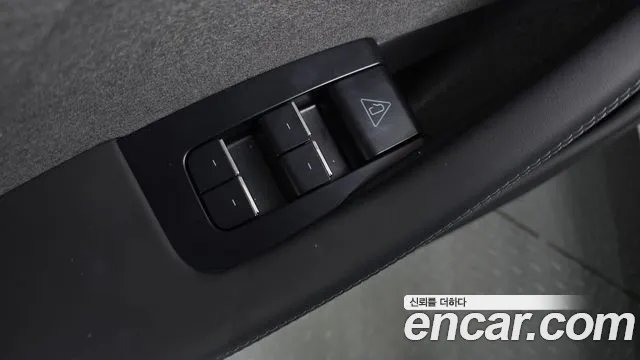 Tesla Model 3 — Фото автомобиля 28
