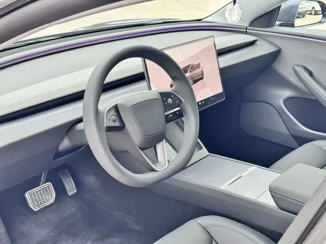 Tesla Model 3 — Фото автомобиля 4