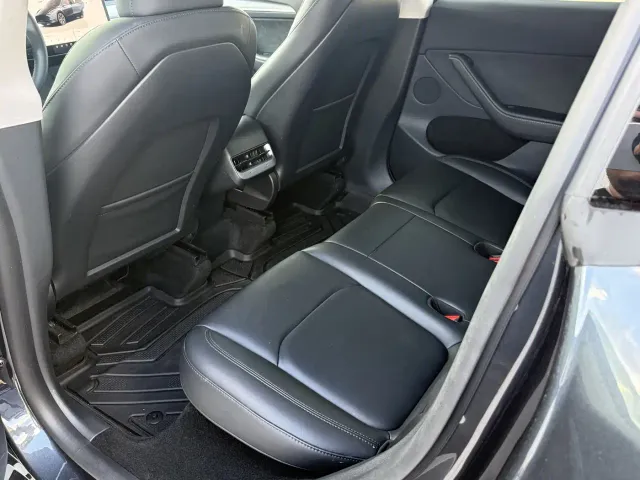 Tesla Model Y — Фото автомобиля 6