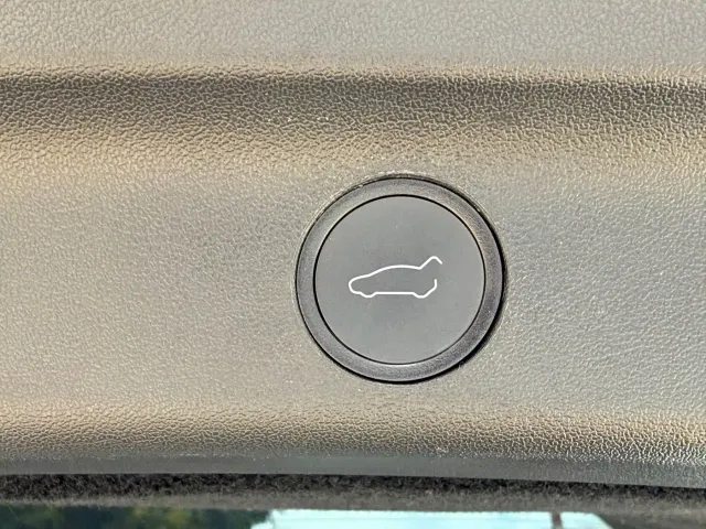 Tesla Model Y — Фото автомобиля 14