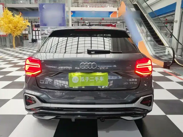 Audi Q2L — Фото автомобиля 5