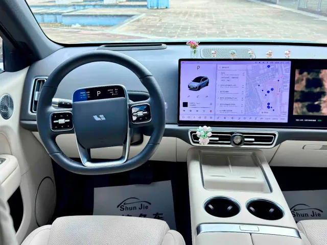 Li Auto L6 — Фото автомобиля 10