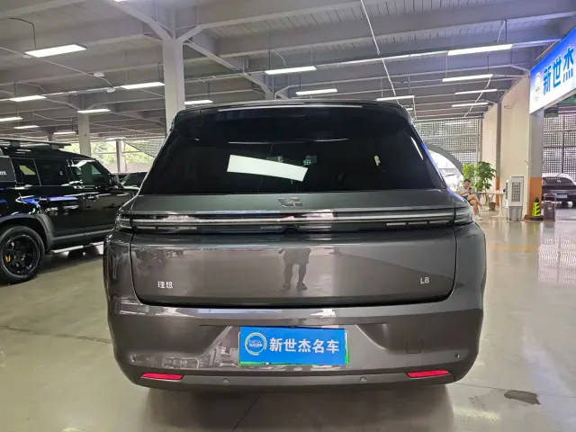 Li Auto L8 — Фото автомобиля 16