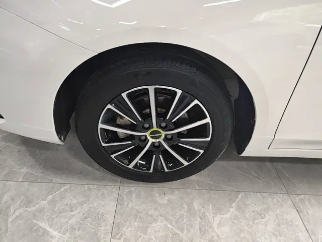 Roewe i5 — Фото автомобиля 22