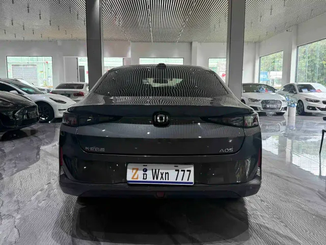 Changan Qiyuan A05 — Фото автомобиля 21