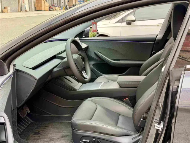Tesla Model 3 — Фото автомобиля 7