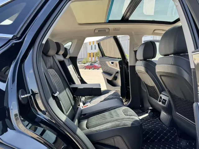 Hongqi HS5 — Фото автомобиля 24