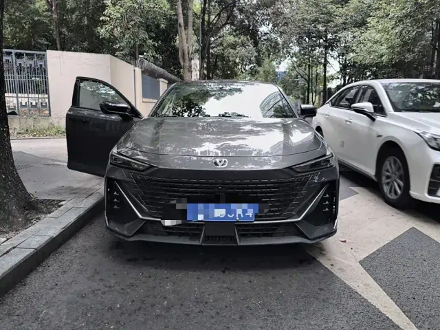 Changan UNI-V — Фото автомобиля 2