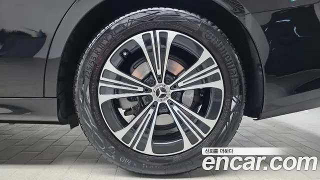 Mercedes-Benz E-Class — Фото автомобиля 17