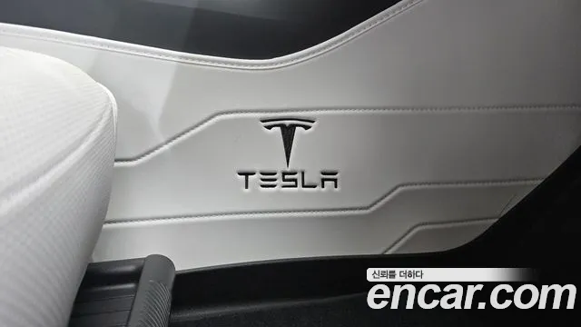 Tesla Model Y — Фото автомобиля 30