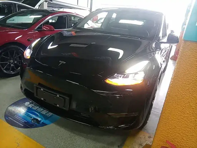 Фотография автомобиля — Tesla Model Y