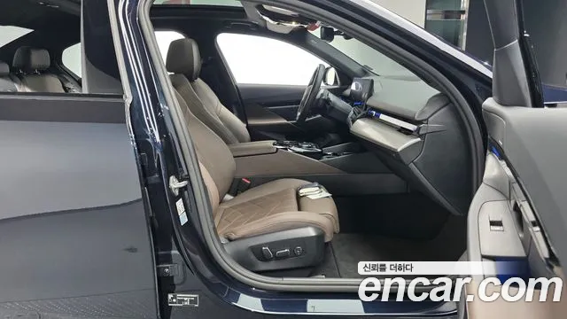 BMW 5 Series G60 — Фото автомобиля 26