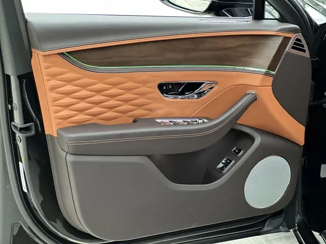 Bentley Flying Spur — Фото автомобиля 15