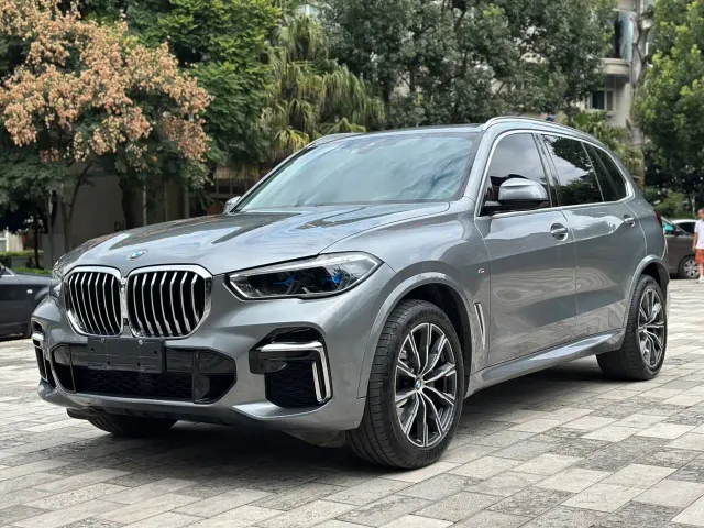 Фотография автомобиля — BMW X5