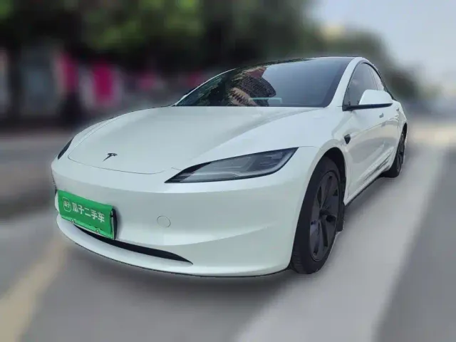 Фотография автомобиля — Tesla Model 3
