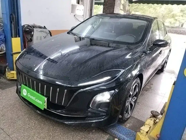 Фотография автомобиля — Hongqi E-QM5