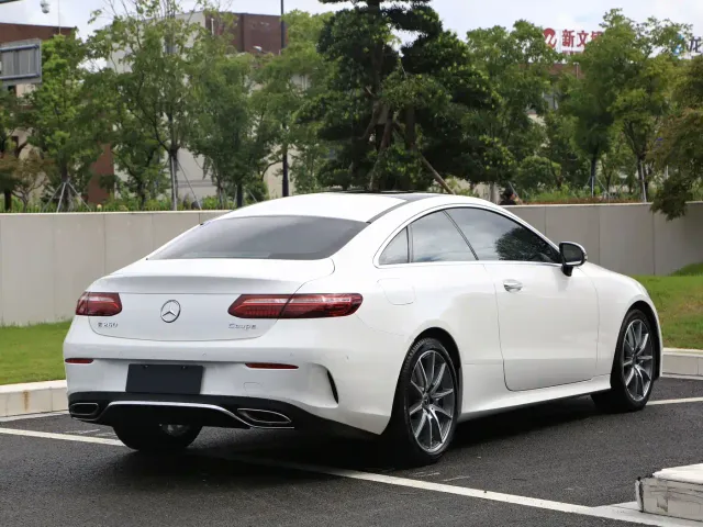 Mercedes-Benz E-Class — Фото автомобиля 20