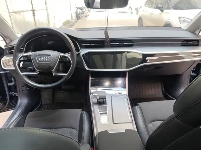 Audi A7L — Фото автомобиля 9