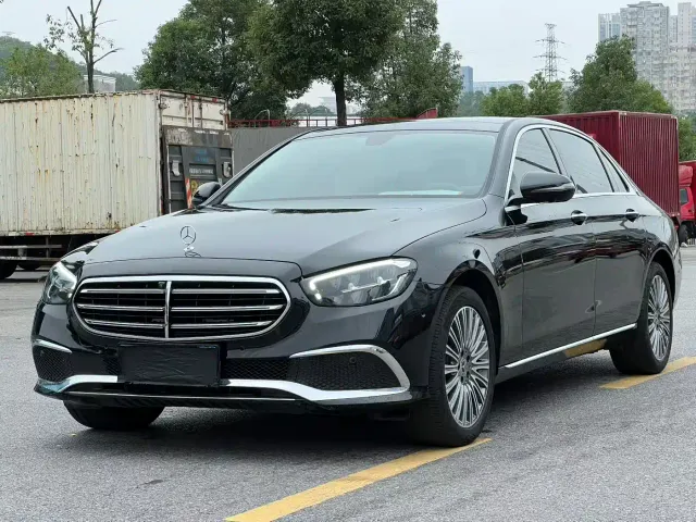 Фотография автомобиля — Mercedes-Benz E-Class