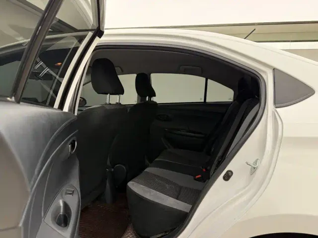 Toyota Vios — Фото автомобиля 6