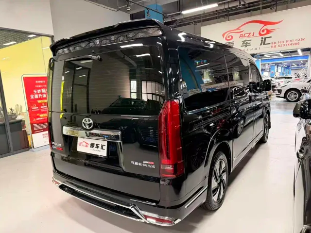 Toyota HIACE — Фото автомобиля 24