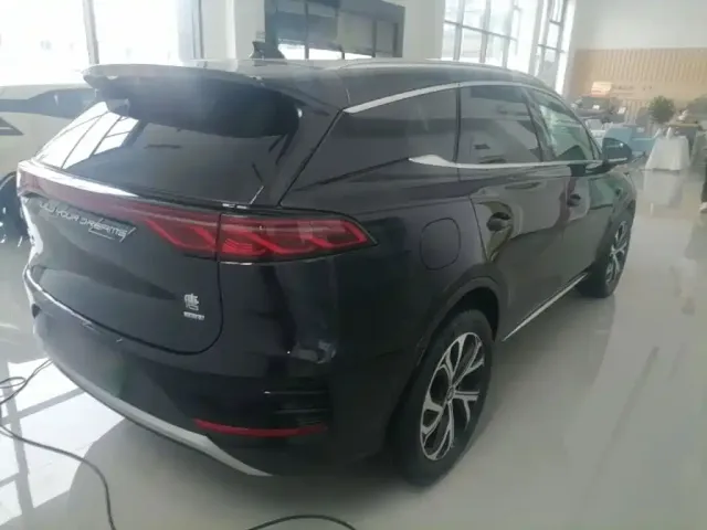 BYD Tang — Фото автомобиля 4
